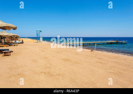 Dahab, una piccola cittadina sulla costa sud-orientale della penisola del Sinai in Egitto, circa 80 km a nord-est di Sharm el-Sheikh resort, South Sinai, Egitto, Aprile Foto Stock