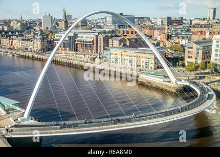 Una vista dei ponti che attraversano il Tyne a Newcastle in Inghilterra Foto Stock