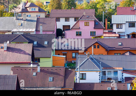 Piccolo villaggio nella stagione autunnale Foto Stock