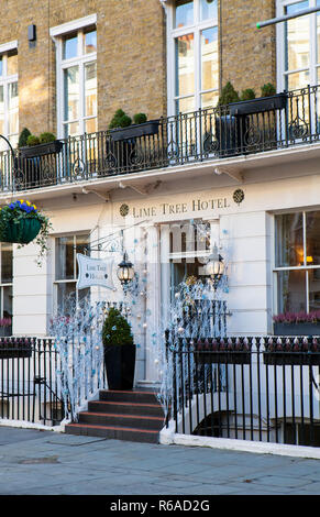 LONDON, Regno Unito - Novembre 30th, 2018: Hotel in eleganti sono di Chelsea viene decorato per il Natale. Foto Stock