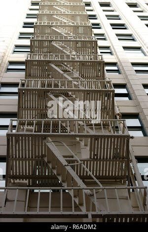 Scala esterna a basso angolo di visione Foto Stock