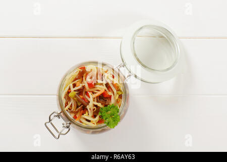 Decapato fagiolo insalata di germogli Foto Stock