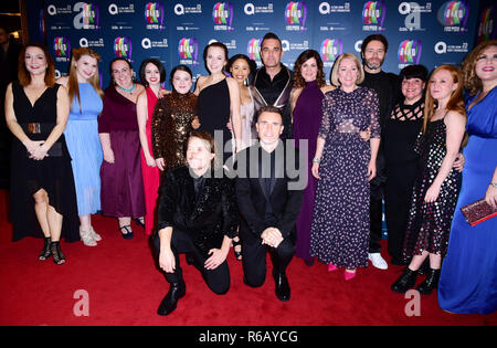 Prendere che e il cast della banda musicale di frequentare la Serata di Gala per assumere che la banda musicale, in associazione con la Elton John AIDs Foundation, tenutasi al Haymarket Theatre, Londra. Foto Stock