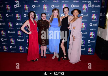 Il cast della Banda Musicale di frequentare la Serata di Gala per assumere che la banda musicale, in associazione con la Elton John AIDs Foundation, tenutasi al Haymarket Theatre, Londra Foto Stock