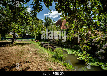 Dettagli del patrimonio culturale in un vecchio villaggio olandese (De Rijp) in North Holland. Uno dei veri e propri villaggi nel Beemster Polder in giro per la città Foto Stock