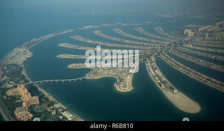 Palm Jumeirah e Atlantis Hotel come visto da un idrovolante volo in Dubai Emirati Arabi Uniti. Foto Stock