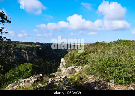 Il paesaggio del canyon di Laterza,nel territorio pugliese. Foto Stock