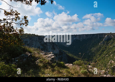 Il paesaggio del canyon di Laterza,nel territorio pugliese. Foto Stock