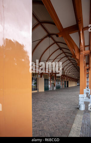 Tipica architettura tradizionale basato sulla chalet o stile artigianale al Palazzo Reale "Het Loo' di Apeldoorn, Paesi Bassi Foto Stock