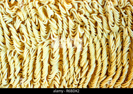 Raw tagliatelle cinesi Foto Stock