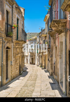 New Scenic 5 posti in vista della pittoresca Ragusa Ibla. La Sicilia Il sud dell'Italia. Foto Stock