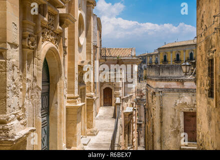 Vista panoramica a Ragusa Ibla con la Chiesa di Santa Maria dell'Itria. La Sicilia Il sud dell'Italia. Foto Stock