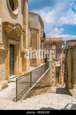 Vista panoramica a Ragusa Ibla con la Chiesa di Santa Maria dell'Itria. La Sicilia Il sud dell'Italia. Foto Stock