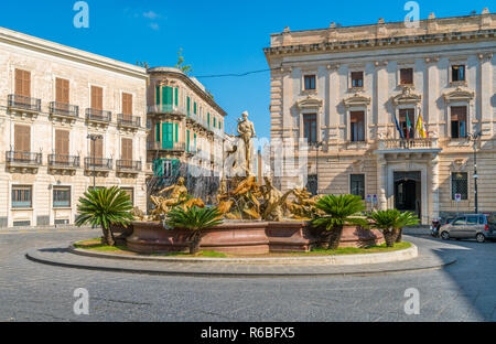 Fontana Diana in Siracusa città vecchia (Ortigia). La Sicilia Il sud dell'Italia. Foto Stock