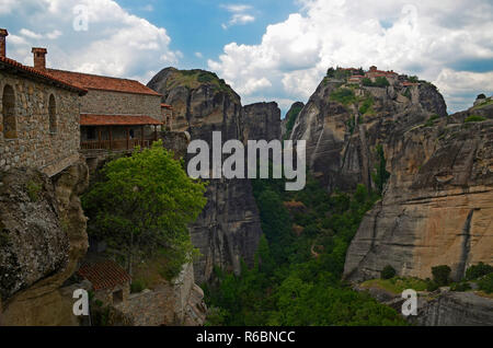 Grande Monastero di Varlaam sull'alta roccia di Meteora, Tessaglia, Grecia Foto Stock