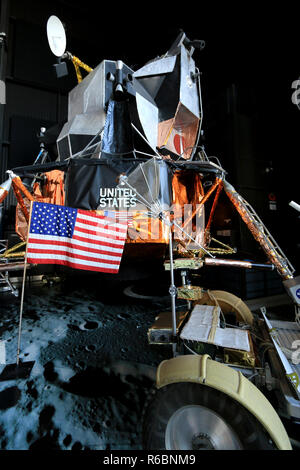 Il modulo lunare e Rover lunari delle missioni Apollo presso il Saturn V Hall presso il centro di Davidson, U.S. Rucola e Space Center di Huntsville, AL, USA Foto Stock