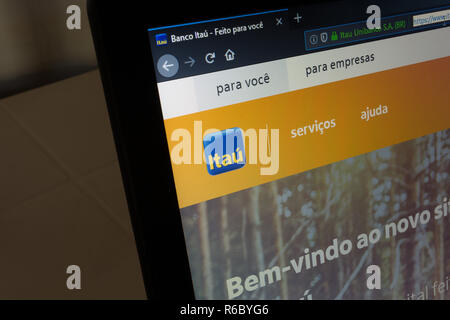Banco Itau, banca brasiliana, logo sul suo sito web è mostrato su un computer portatile schermo Foto Stock