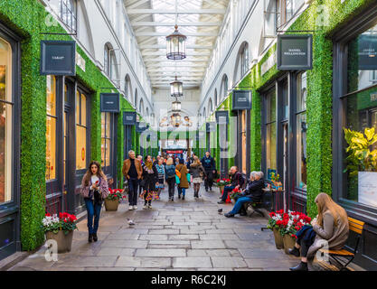Una tipica vista in Covent Garden Foto Stock