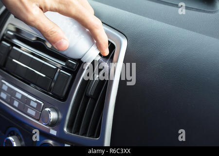 Per la pulizia delle mani di condizionatore aria Foto Stock