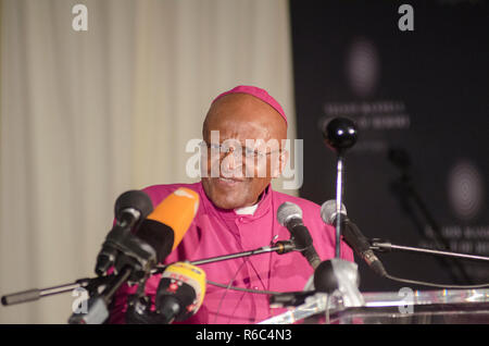 L'arcivescovo Desmond Tutu parla ad una celebrazione memoriale per l ex presidente sudafricano Nelson Mandela al Nelson Mandela Centro di memoria in Houghton, Johannesburg, Sud Africa, lunedì 9 dicembre, 2013. Il presidente Mandela è morto giovedì, 5 dicembre 2013. Foto: EVA-sacco JANSSON Foto Stock