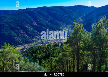 Il paesaggio della Serra da Estrela mountain range, lungo la strada statale N232, in Portogallo Foto Stock