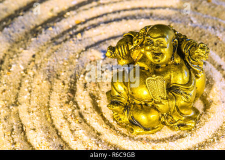 Il Buddha nel cerchio Zen Foto Stock