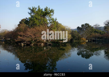 Parco cinese di Hangzhou vicino Lago Xihu Cina Foto Stock