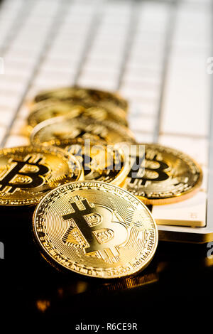 Golden bitcoins. Cryptocurrency . Foto Stock