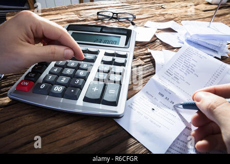 Persona il calcolo di ricevimento Foto Stock