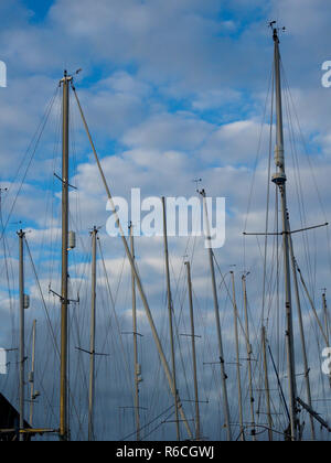 Montanti a vela Mersea Island Essex Foto Stock