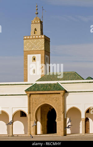 Dar-Al-Makhzen è il principale e residenza ufficiale del re del Marocco è situato nel Touarga Comune di Rabat Foto Stock