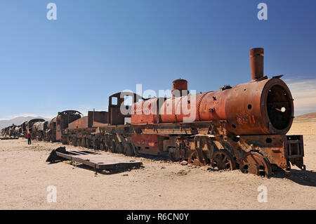 Il grande treno cimitero, treno cimitero, e una delle principali attrazioni turistiche della zona di Uyuni in Bolivia Foto Stock