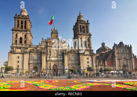 La Cattedrale Metropolitana dell Assunzione di Maria di Città del Messico, la più grande e più antica cattedrale nelle Americhe e sede del romano cattolico un Foto Stock