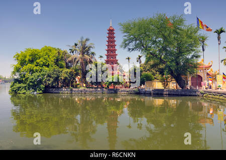 Il Vietnam, Hanoi, Pagoda di Tran Quoc tempio in Hanoi Foto Stock