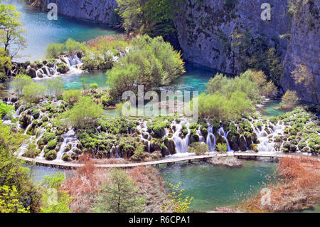 Il Parco Nazionale dei Laghi di Plitvice, uno dei più antichi parchi nazionali in Europa sud-orientale e il Parco Nazionale più grande in Croazia Foto Stock