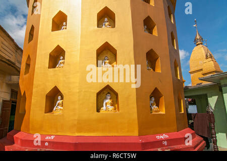 Popa Taungkalat monastero in cima ad uno sperone del Monte Popa Vulcano, Myanmar Foto Stock