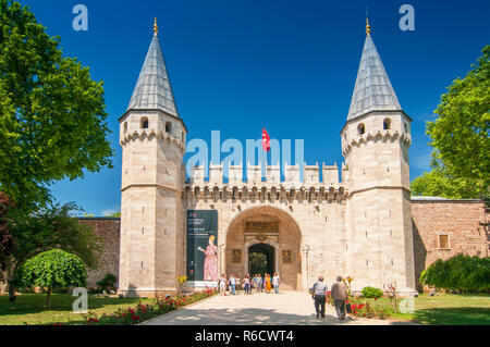 La gate di Salutations, Ingresso principale al Palazzo del Topkapi ad Istanbul in Turchia Foto Stock