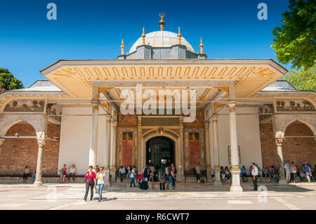 Gate di felicita, l'ingresso nella corte interna del Palazzo Topkapi ad Istanbul in Turchia Foto Stock