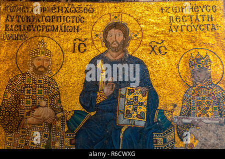 13esimo secolo mosaico di Gesù Cristo nell'Hagia Sophia Tempio ad Istanbul in Turchia Foto Stock