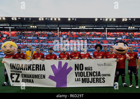 Team di titolare della CA Osasuna sono visto prima la spagnola La Liga 123 partita di calcio tra CA Osasuna e CD Lugo al Sadar Stadium, in Pamplona. (Punteggio finale; osasuna 1:0 Lugo ) Foto Stock
