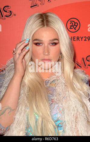 LOS ANGELES, CA - Dicembre 04: Kesha in raffineria29 presenta 29camere Los Angeles 2018: espandere la vostra realtà presso la Barriera Corallina su dicembre 4, 2018 a Los Angeles, California. Credito: David Edwards/MediaPunch Foto Stock