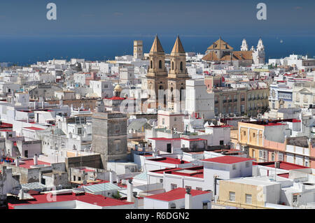 Vista dalla Torre Tavira torre alla cattedrale di Cadice, anche la nuova cattedrale, Costa de la Luz, Andalusia, Spagna Foto Stock