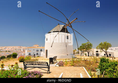 Vista del mulino a vento tradizionale, Vejer De La Frontera, Andalusia, Spagna Foto Stock