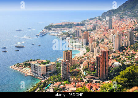 Vista in elevazione sopra la città di Monte Carlo, Monaco, Cote D'Azur, Europa Foto Stock
