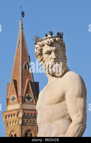 Statua di Nettuno da Fontana in Firenze, Italia, situato in Piazza della Signoria Foto Stock