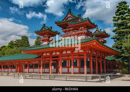 Dragon Hall presso il Santuario Heian-Jingu a Kyoto, Giappone Foto Stock