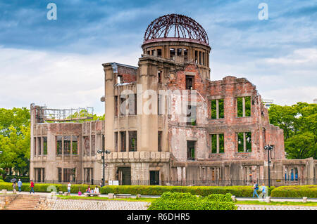 La cupola atomica, Ex Hiroshima Promozione Industriale Hall, distrutta da la prima bomba atomica in guerra, a Hiroshima, Giappone Foto Stock