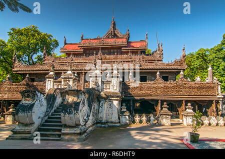 Shwenandaw Kyaung Tempio o Golden Palace Monastero a Mandalay, Myanmar Foto Stock