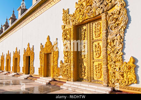 Atumashi Kyaung Monastero Maha Atulawaiyan Kyaungdawgyi è un monastero buddista situato vicino monastero Shwenandaw a Mandalay, Mianma Foto Stock