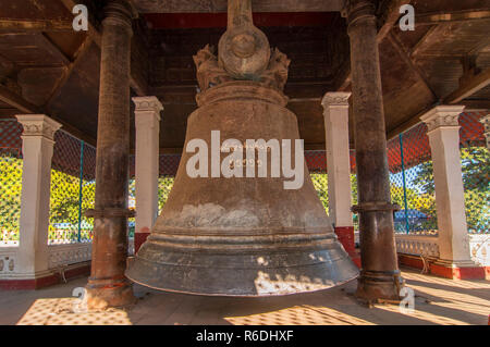 La più grande campana appesi in tutto il mondo, Mingun Mandalay Provincia, Myanmar (Birmania) Foto Stock